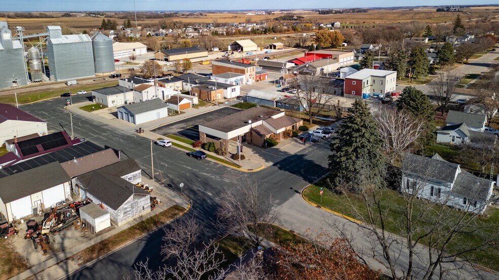 More Photos Of 27 2nd St SW, Eyota Office For Lease