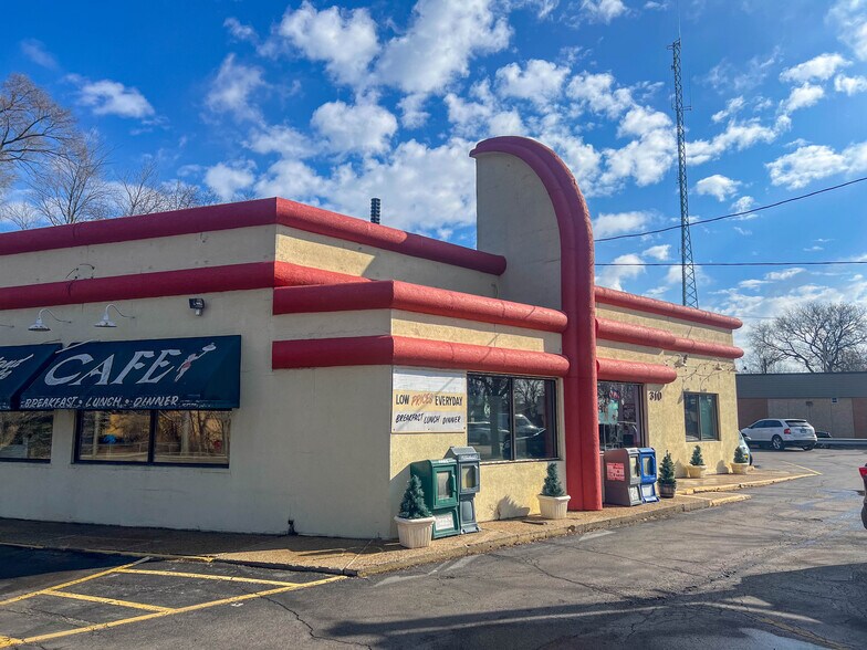 More Photos Of 310 E State Rd, Island Lake Restaurant For Sale