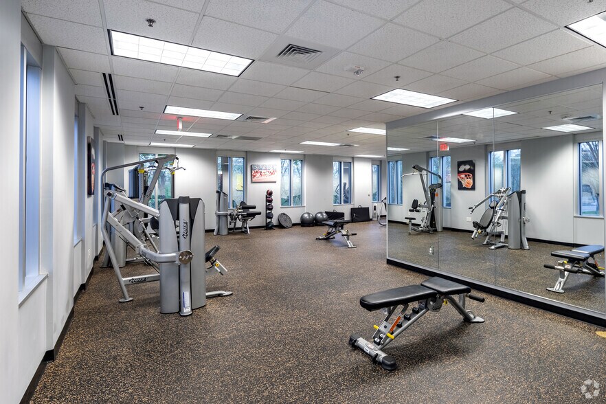 More Photos Of 2550 W Tyvola Rd, Charlotte Unknown For Lease