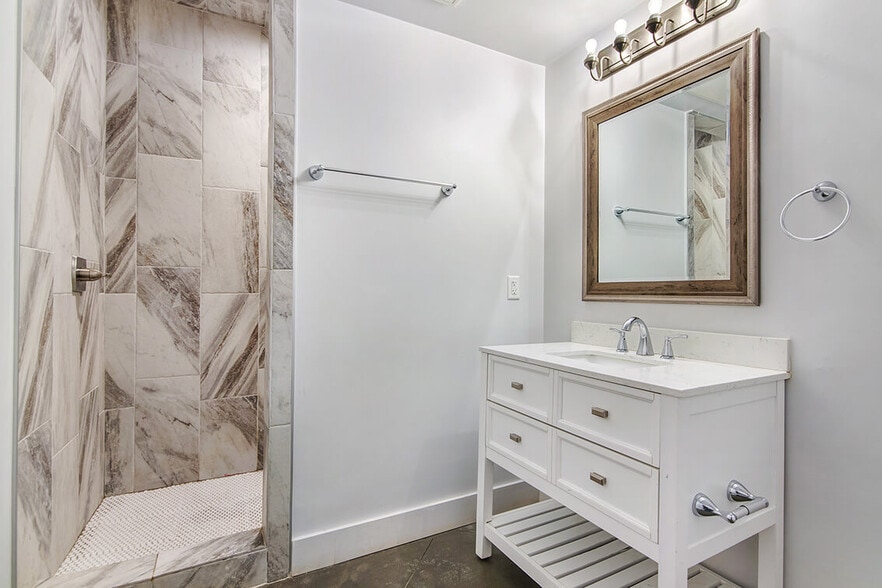 More Photos Of 404 Industrial St, Denton Apartments For Sale