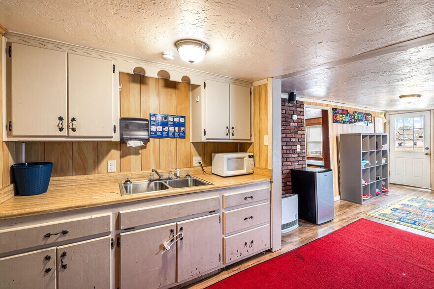 More Photos Of 1419 W London St, El Reno Religious Facility For Sale