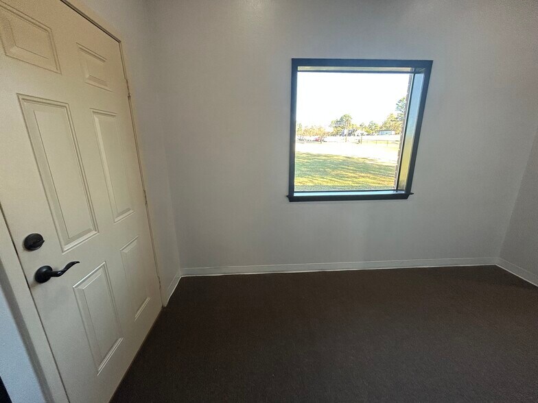 More Photos Of 140 AN County Road 140, Palestine Flex For Sale