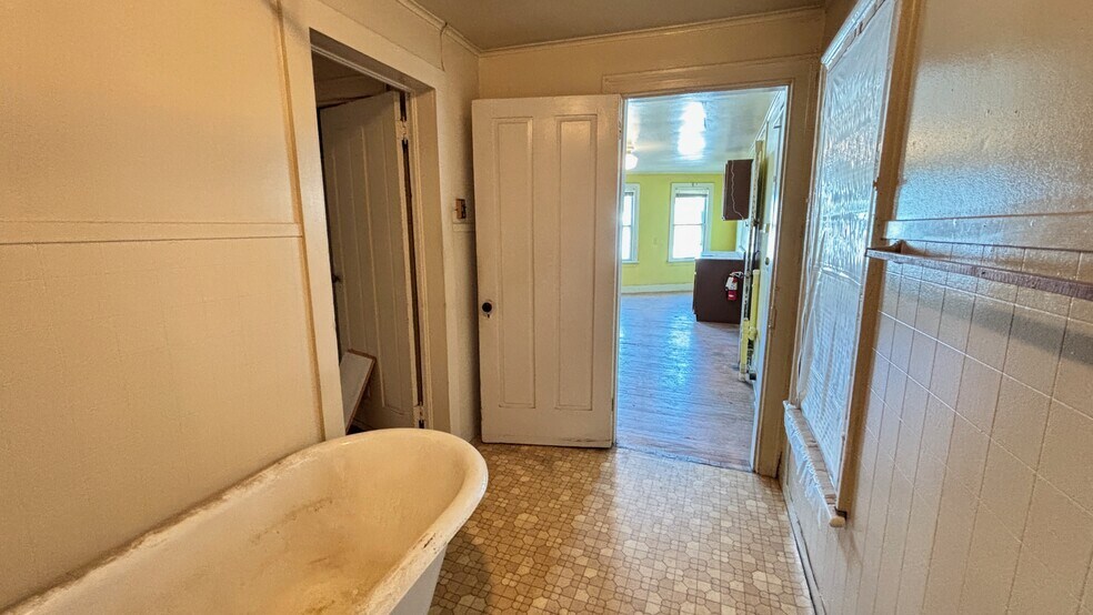 More Photos Of 801 Columbia St, Hudson Storefront Retail Residential For Sale