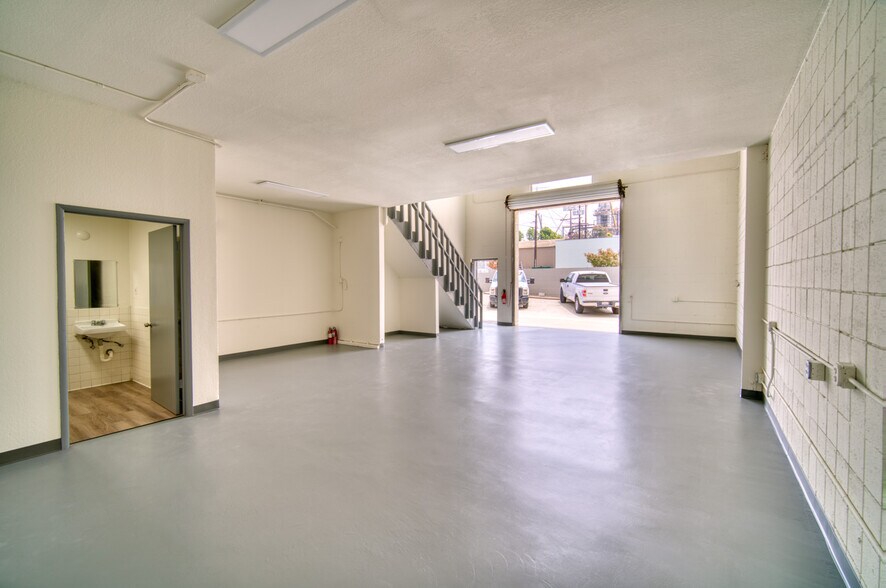 More Photos Of 138 Arena St, El Segundo Warehouse For Lease
