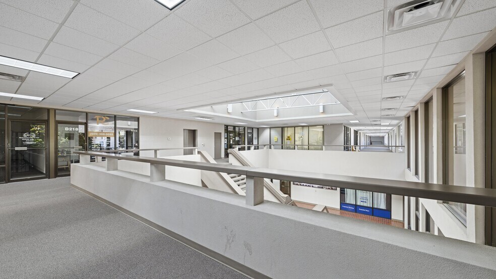 More Photos Of 3311 W Clearwater Ave, Kennewick Office For Sale