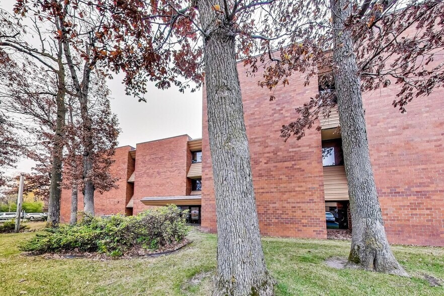 More Photos Of 3550 Lexington Ave N, Shoreview Medical For Sale
