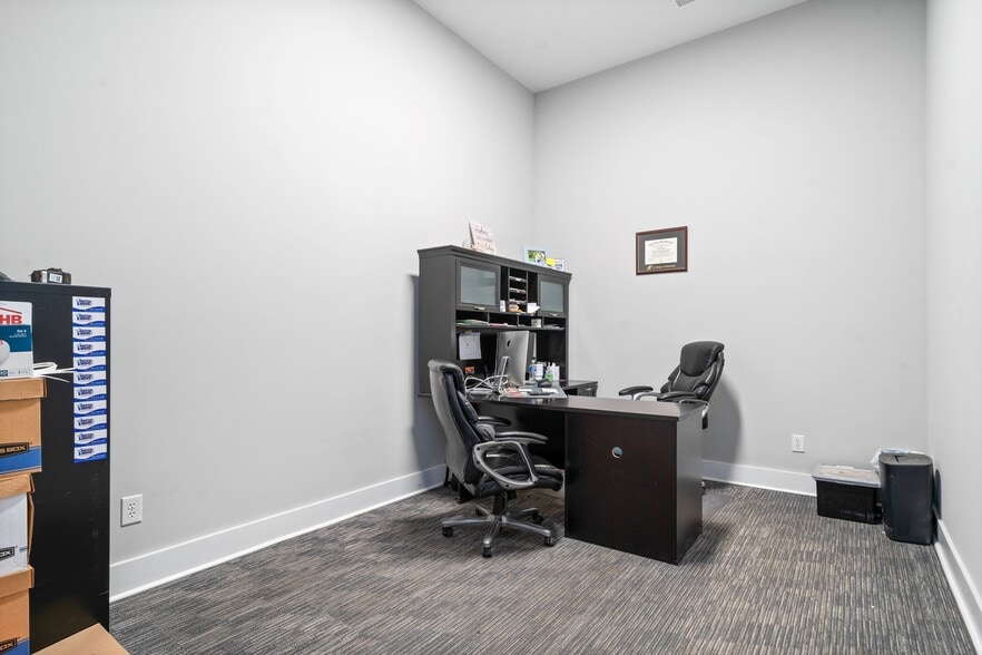 More Photos Of 1811 Mercantile Dr, Clarksville Light Distribution For Lease