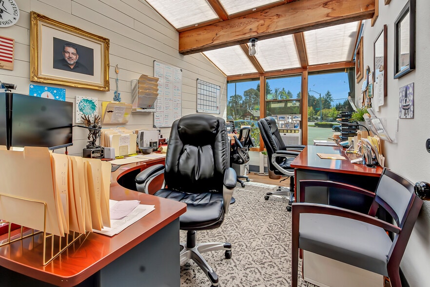 More Photos Of 11104 Gravelly Lake Dr SW, Tacoma Freestanding For Sale