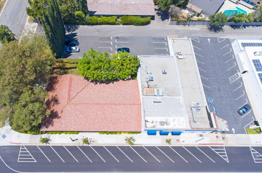 More Photos Of 2065-2095 Huntington Dr, San Marino Office For Sale