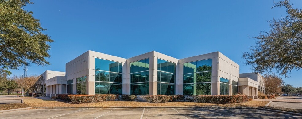 More Photos Of 820 Gears Rd, Houston Manufacturing For Lease