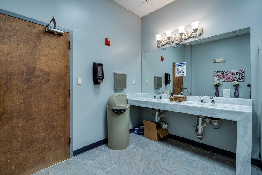 More Photos Of 3737 Stilesboro Rd NW, Kennesaw Flex For Sale