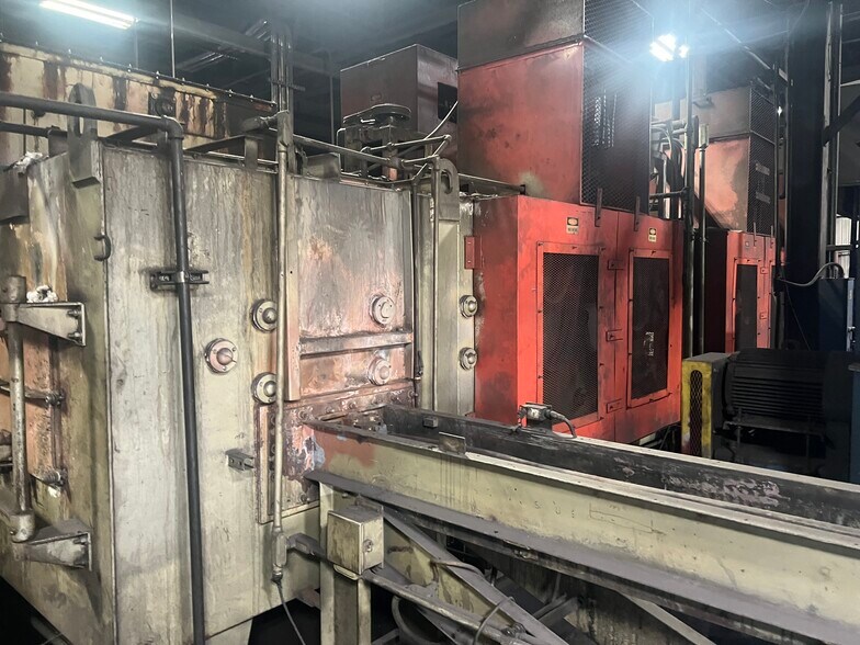More Photos Of 400 S Gray St, Albany Manufacturing For Sale