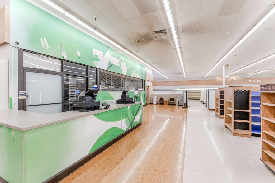 More Photos Of 4500 Commercial St SE, Salem Freestanding For Lease
