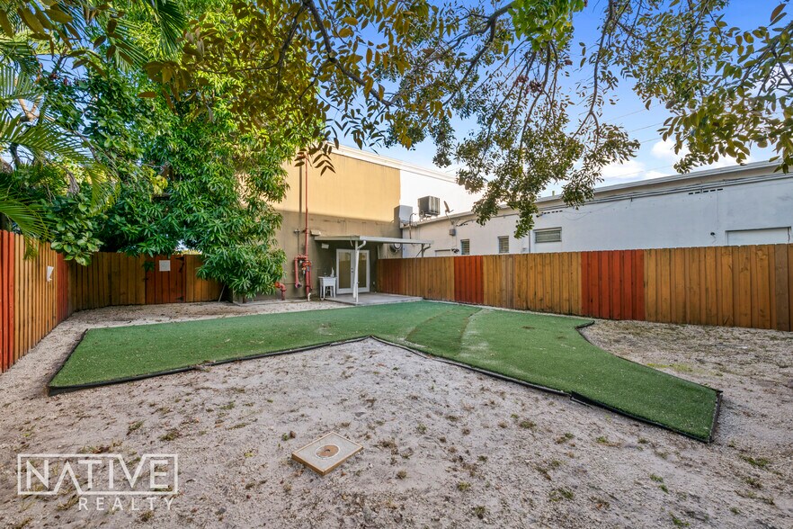 More Photos Of 311-313 E Hallandale Beach Blvd, Hallandale Beach Freestanding For Lease