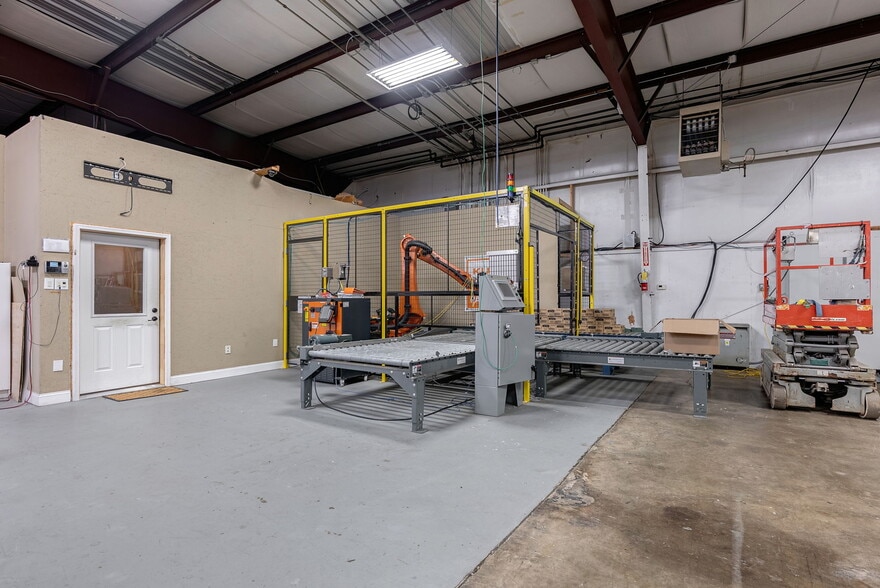 More Photos Of 328 Commerce Blvd, Bogart Warehouse For Sale