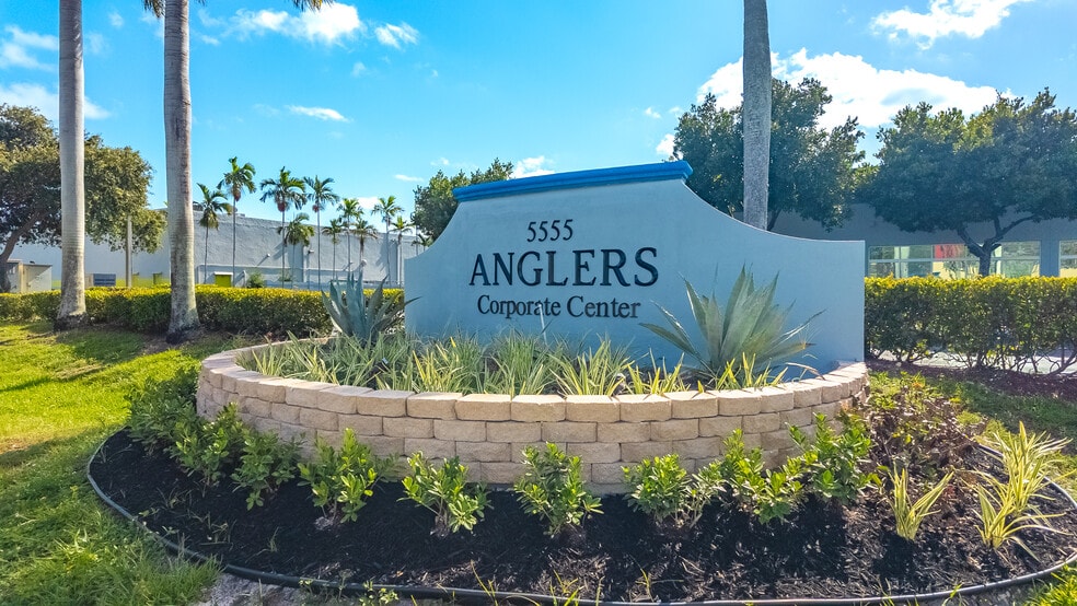 More Photos Of 5555 Anglers Ave, Fort Lauderdale Office For Lease