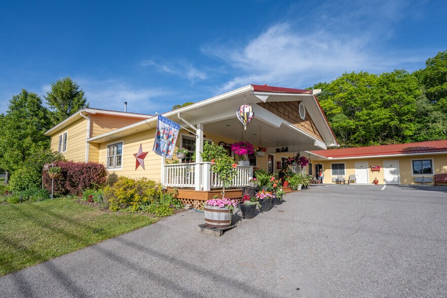 More Photos Of 17848 Garrett Hwy, Oakland Apartments For Sale