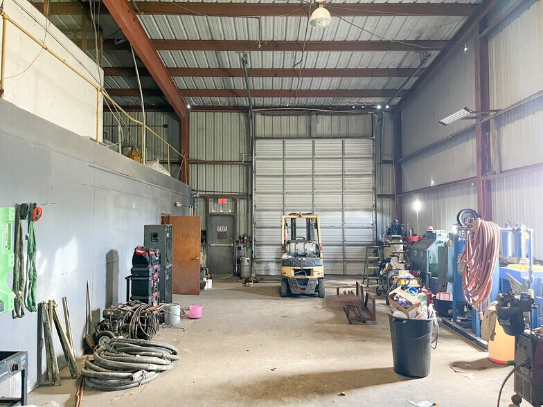 More Photos Of 3703 S Lewis St, New Iberia Warehouse For Sale