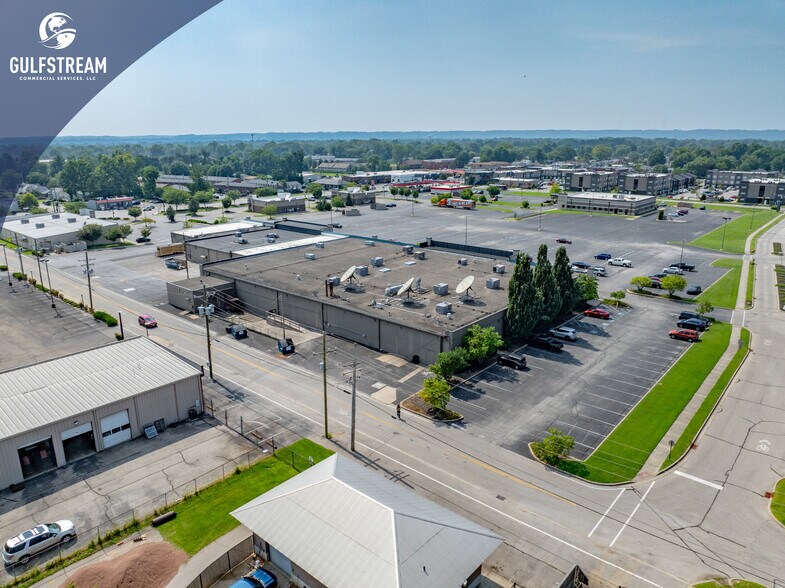 More Photos Of 650-712 Eastern Blvd, Clarksville Storefront For Lease