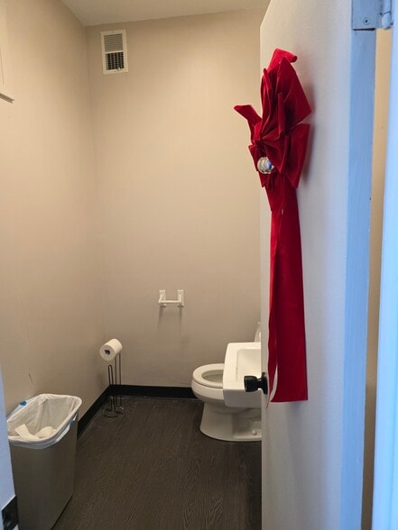 More Photos Of 2010 Eggert Rd, Buffalo Freestanding For Sale