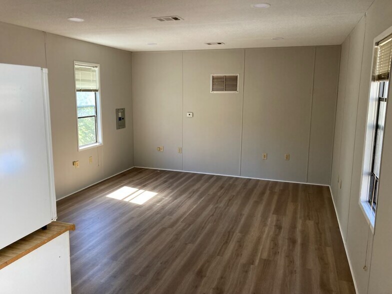 More Photos Of 5499 Jonesboro Rd, Morrow Office For Lease