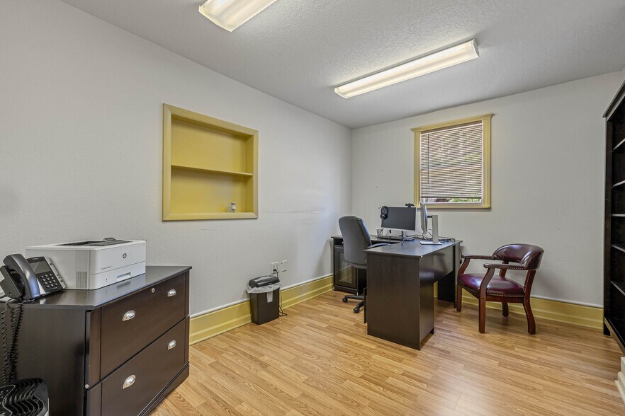 More Photos Of 1007 Emmett St, Kissimmee Medical For Sale