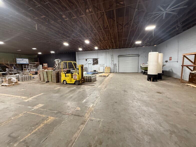 More Photos Of 1995 NE 31st Ave, Gainesville Warehouse For Lease