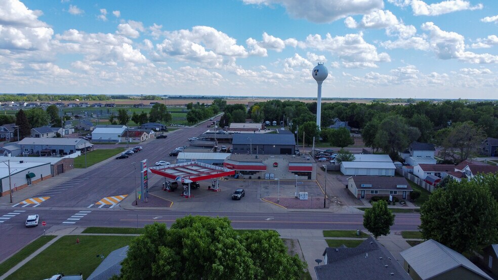 More Photos Of 101 W 1st St, Tea Service Station For Lease