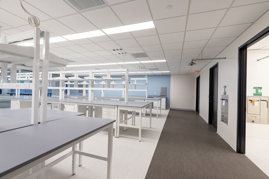 More Photos Of 28 Crosby Dr, Bedford Office For Lease