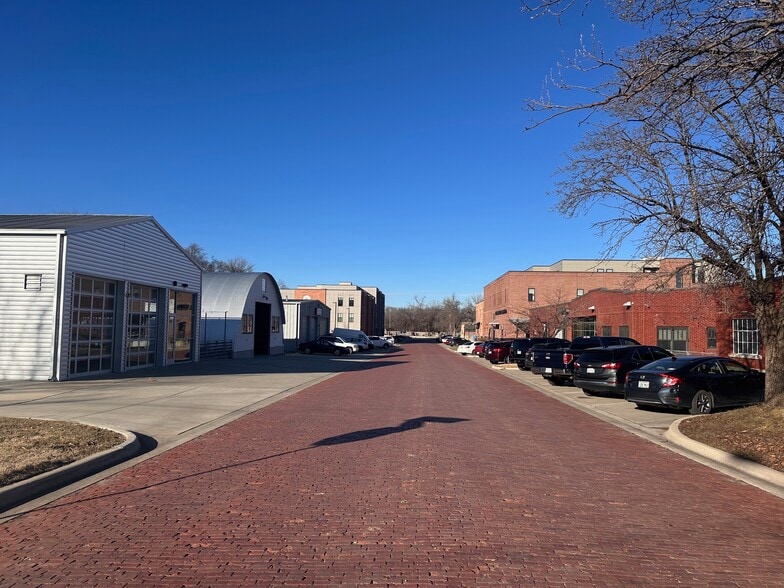 More Photos Of 839-841 Pennsylvania St, Lawrence Warehouse For Sale