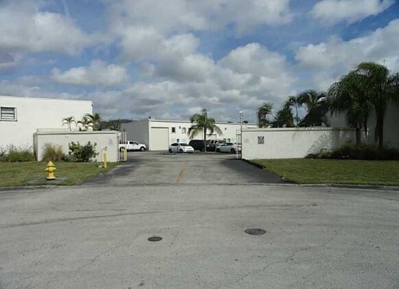 More Photos Of 13977-13981 SW 140th St, Miami Flex For Sale
