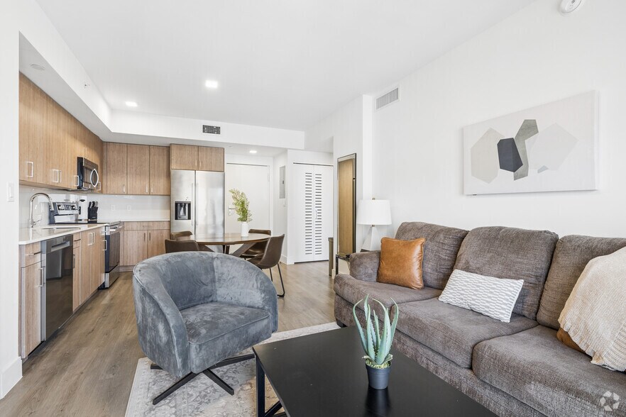 More Photos Of 1025 E 25th St, Hialeah Coworking Space