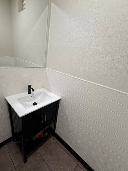 More Photos Of 3061 Waterloo Rd, Stockton General Retail For Lease