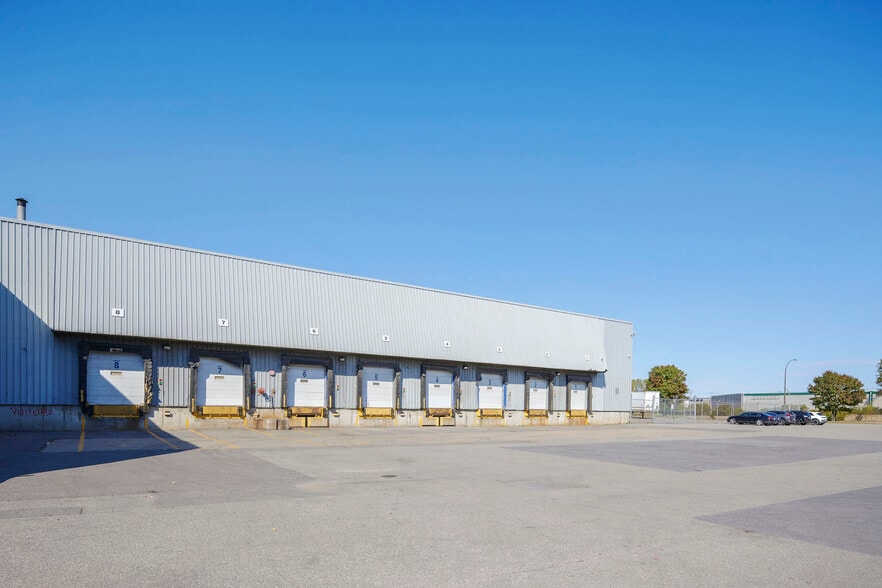 More Photos Of 2177 Av 23e, Lachine Distribution For Lease