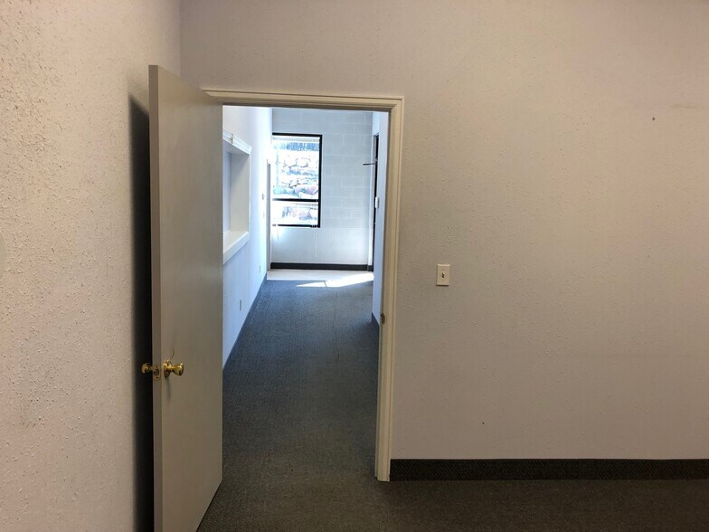 More Photos Of 800 Research Dr, Woodland Park Light Distribution For Sale