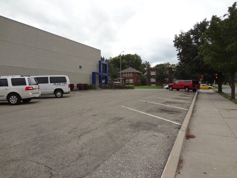 More Photos Of 222 W 6th St, Junction City Office For Sale