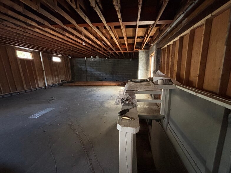 More Photos Of 82 Railroad St, Great Barrington Flex For Sale