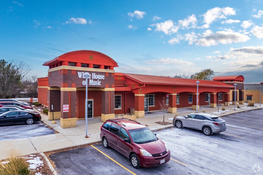 More Photos Of 14685 W Capitol Dr, Brookfield Storefront For Lease