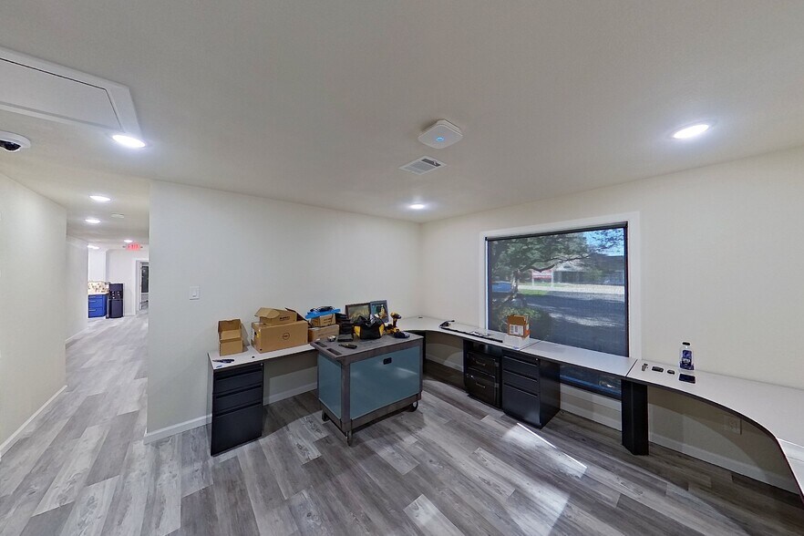 More Photos Of 26519 Oak Ridge Dr, Spring Storefront Retail Office For Sale