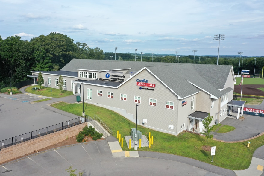 Primary Photo Of 333 SW Cutoff, Northborough Medical For Sale