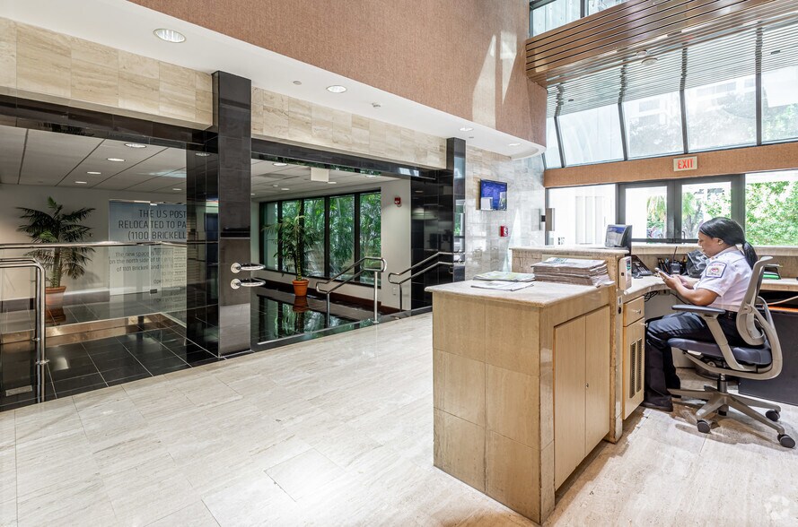 More Photos Of 1101 Brickell Ave, Miami Office For Sale