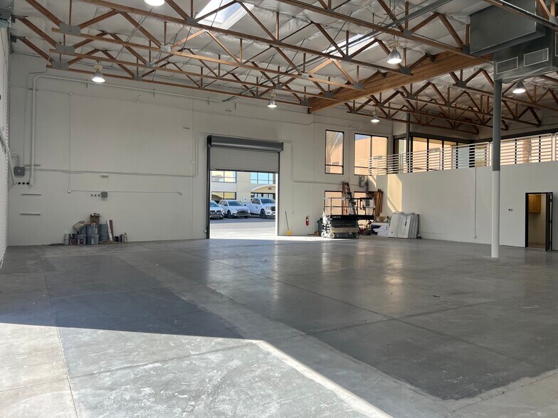 More Photos Of 5925 W Wigwam Ave, Las Vegas Warehouse For Sale