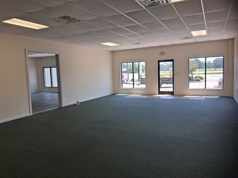 More Photos Of 3275 New Bern Hwy, Jacksonville Storefront Retail Office For Lease