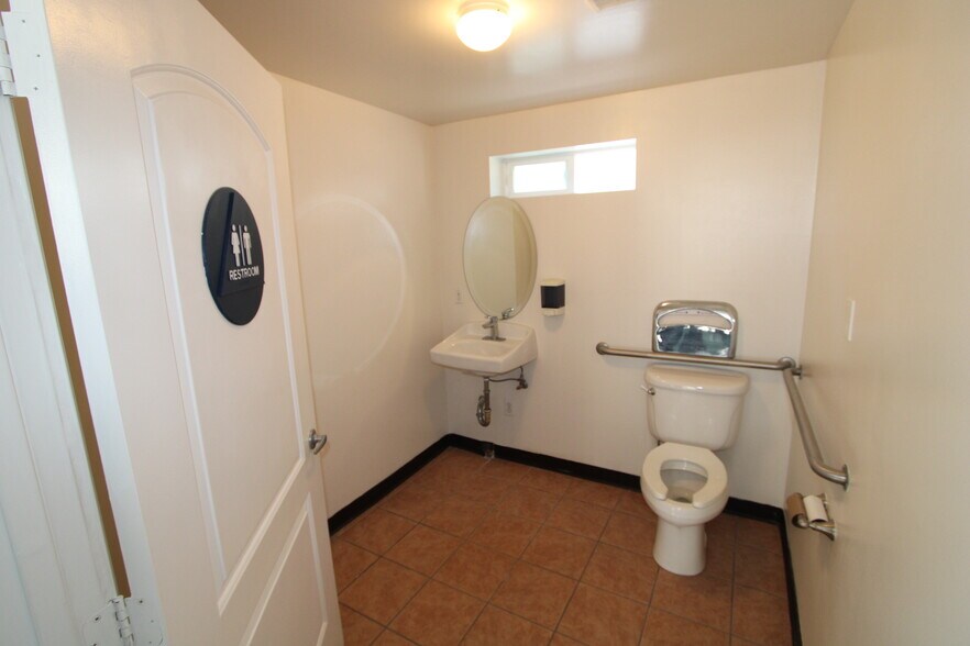 More Photos Of 432-440 W Broadway, Glendale Freestanding For Lease