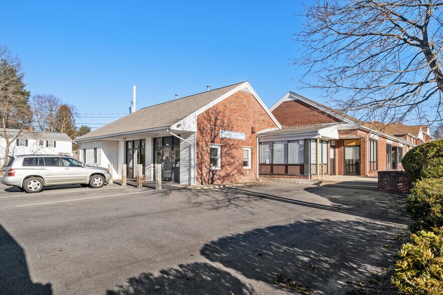More Photos Of 655 Saw Mill Brook Pky, Newton General Retail For Sale