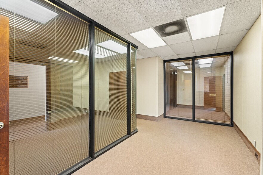 More Photos Of 1212 S Air Depot Blvd, Oklahoma City Office For Sale