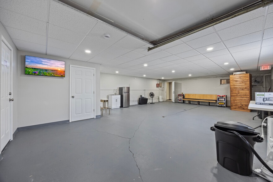 More Photos Of 2314-2318 Niagara St, Niagara Falls Freestanding For Lease