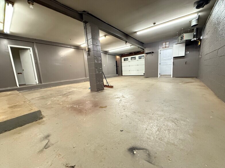 More Photos Of 50 Commerce St, Norwalk Service For Lease