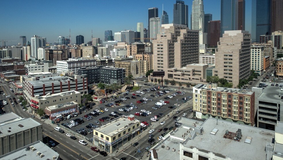 More Photos Of 301-305 S Los Angeles St, Los Angeles Storefront Retail Office For Lease