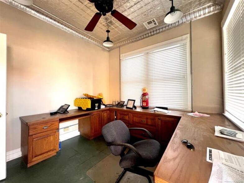 More Photos Of 2654 N Main St, Mcalester Office For Sale